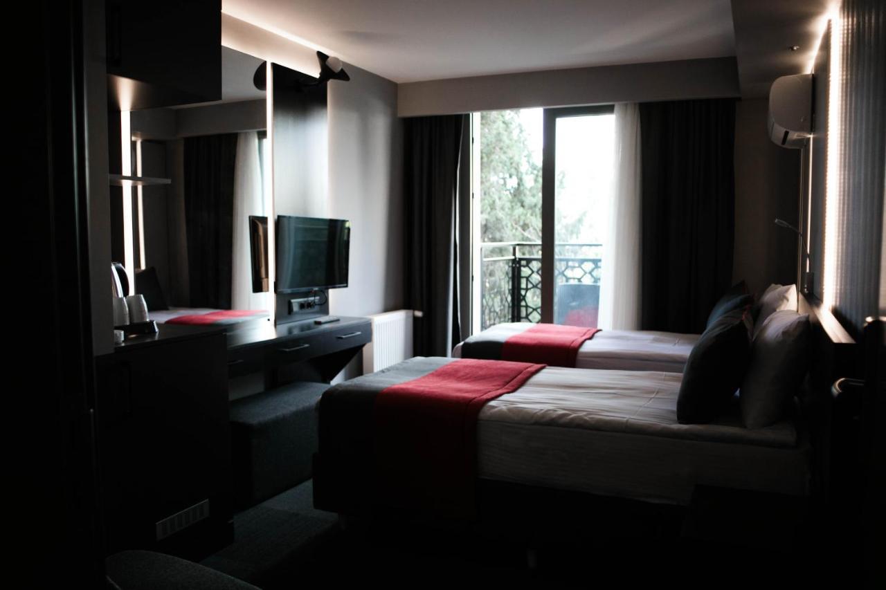 Methishotel Karsiyaka  Bagian luar foto